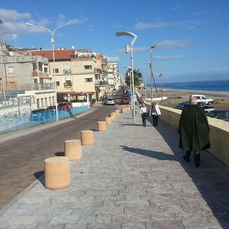 Appartamento Di Pregio In Piazza Durante Letojanni Taormina Экстерьер фото