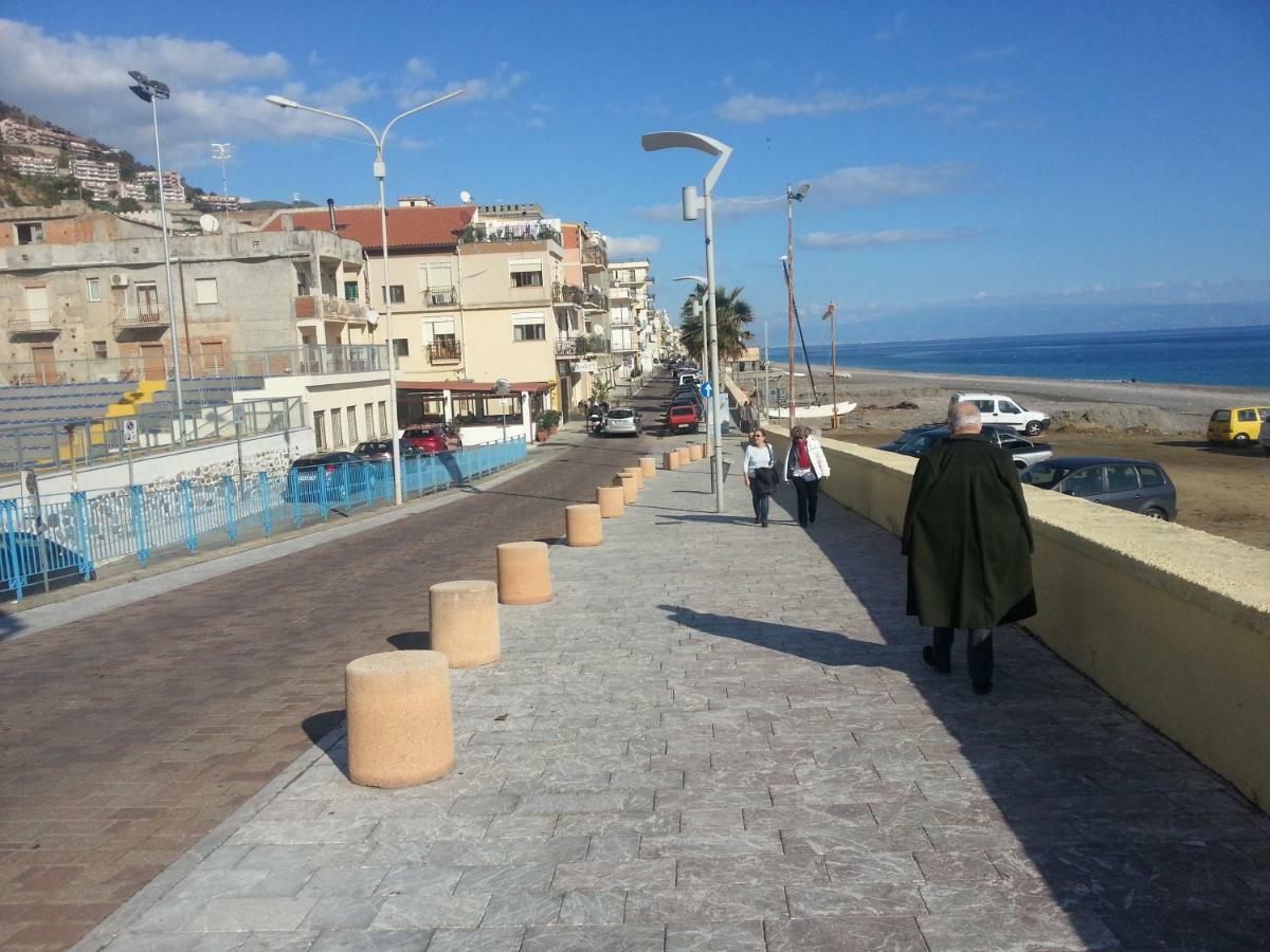 Appartamento Di Pregio In Piazza Durante Letojanni Taormina Экстерьер фото