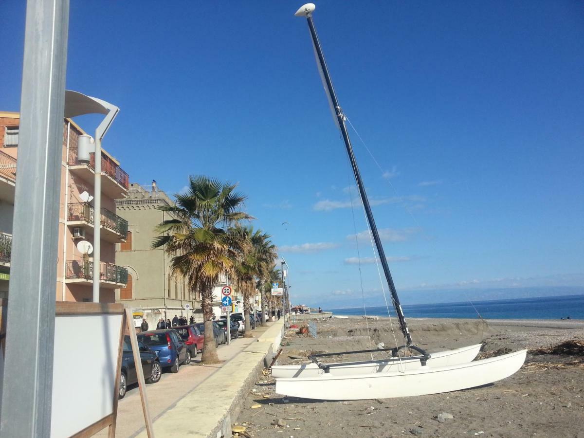 Appartamento Di Pregio In Piazza Durante Letojanni Taormina Экстерьер фото